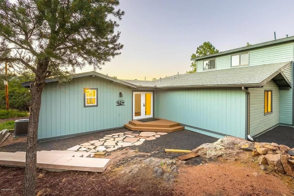 Modern & Peaceful Farmhouse in the Woods - B&B Flagstaff