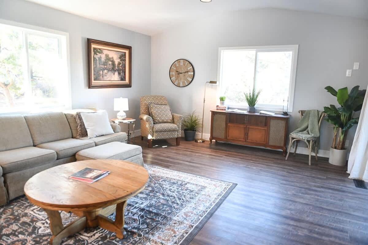 Modern & Peaceful Farmhouse in the Woods - B&B Flagstaff