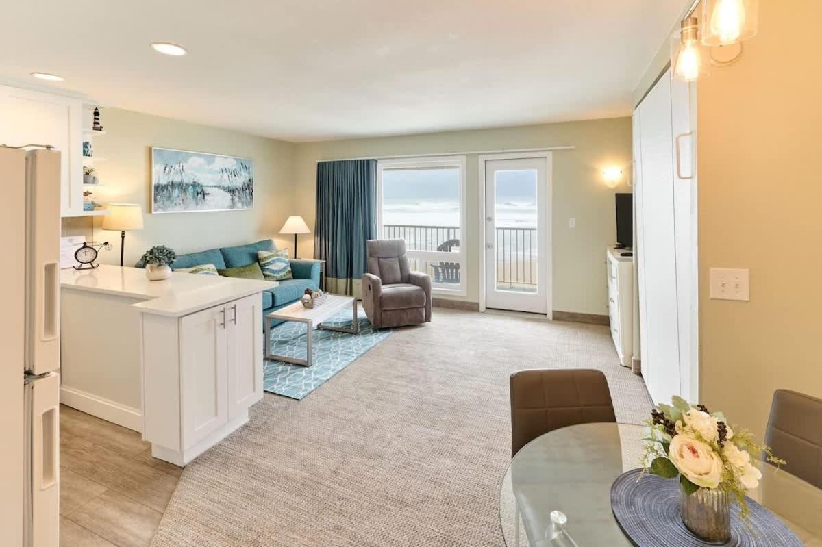 Stunning Oceanfront Suite - Full Kitchen - Pool and Hot Tub - Ferienwohnung Lincoln City