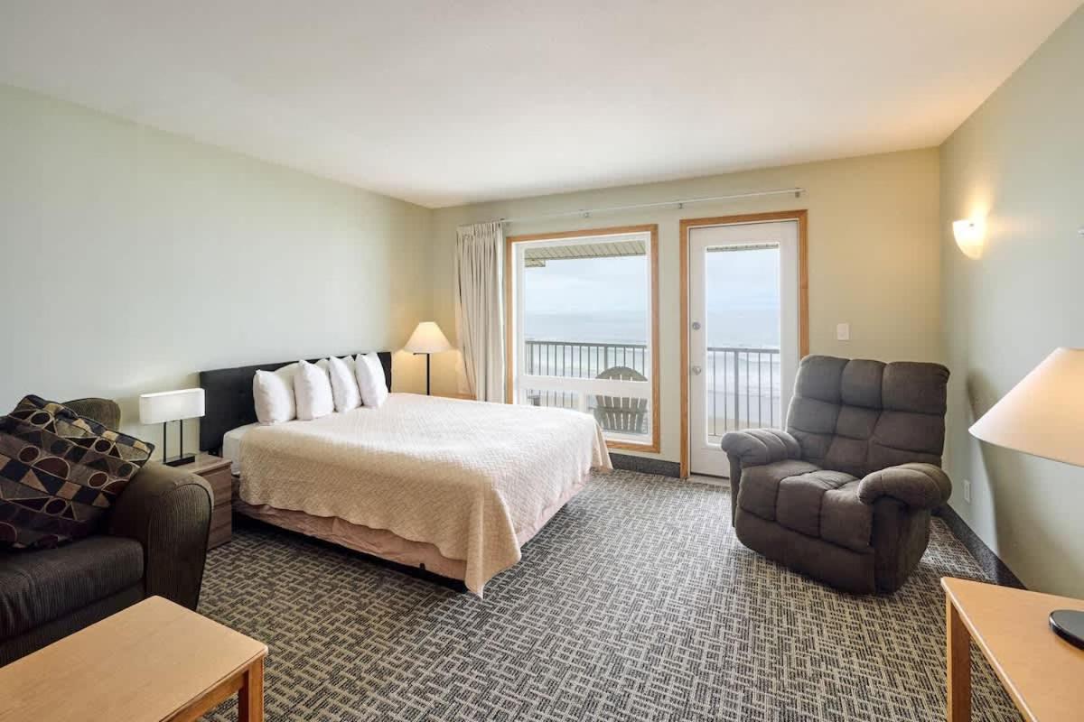 Top-Floor Deluxe Suite With Ocean View - Sleeps Six - B&B Lincoln City
