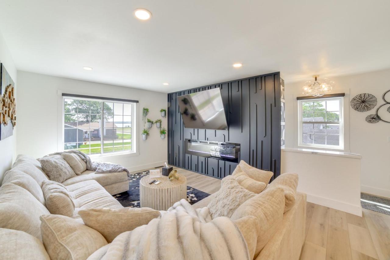Walk to Waterfront Michigan Retreat with Game Room - Ferienwohnung Gladstone