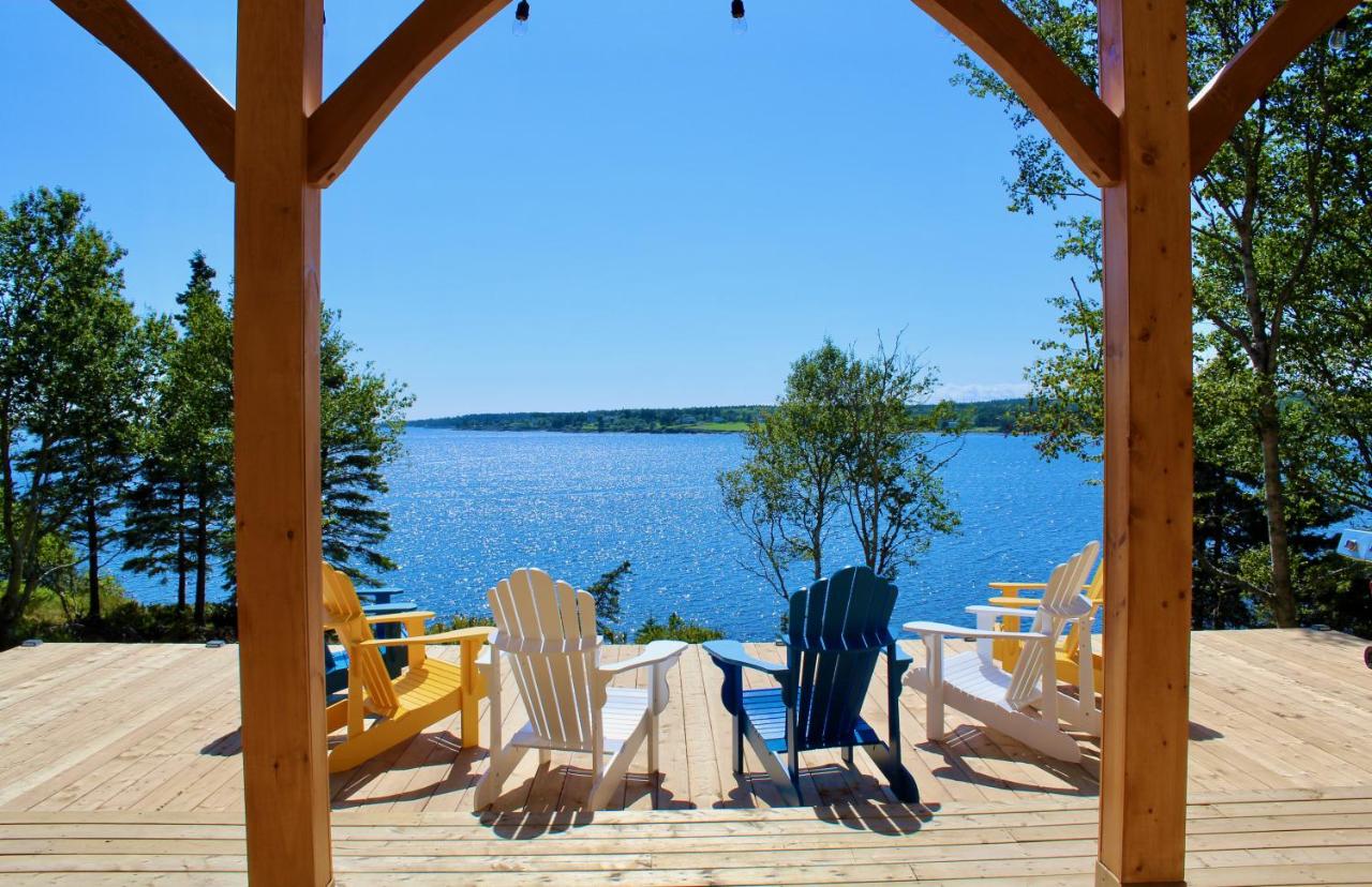 Whitecaps Retreat Beach House - Bed and Breakfast Lavoie