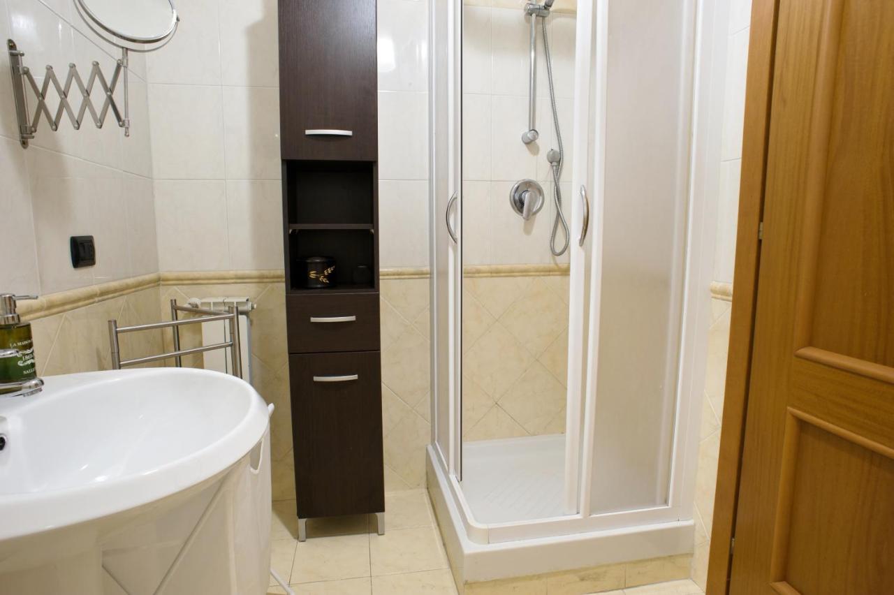 Tweepersoonskamer met een Eigen Externe Badkamer
