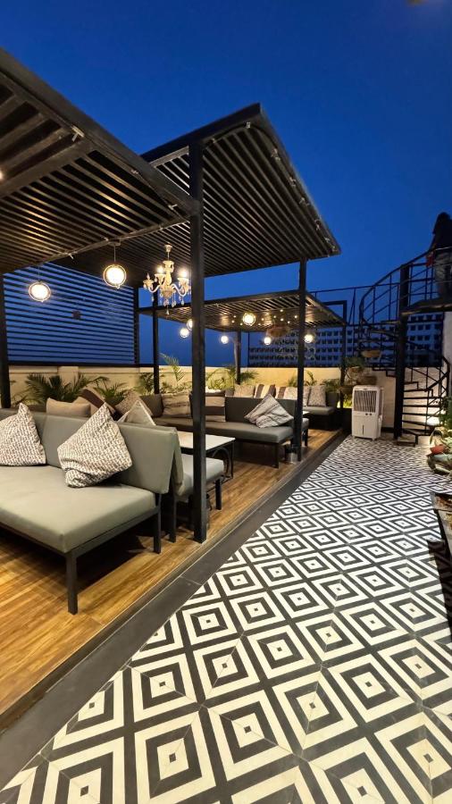 Appartamento con 2 Camere da Letto, Balcone e Terrazza