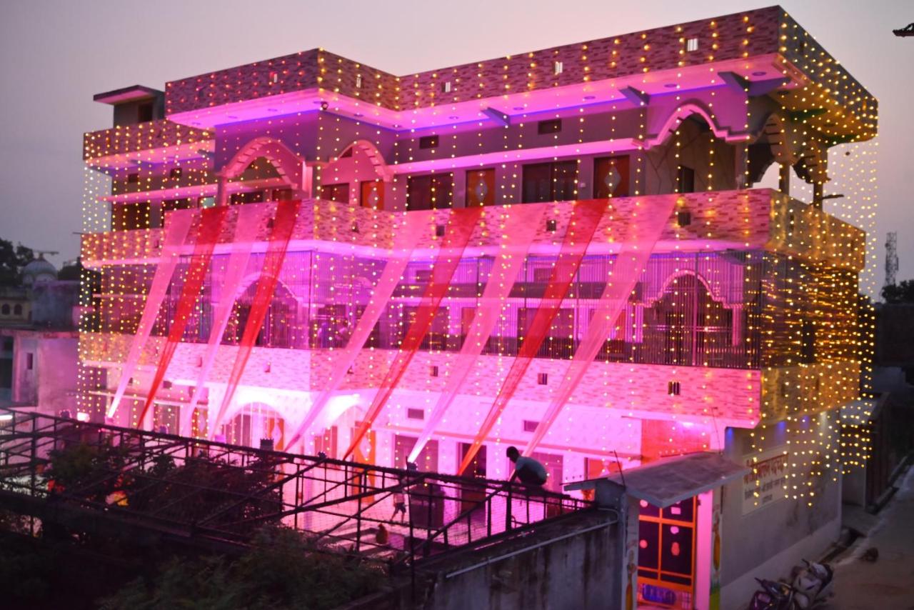 Shree Seeta Ballabh Best Hotel Ayodhya Varanasi - Bed and Breakfast Ayodhya