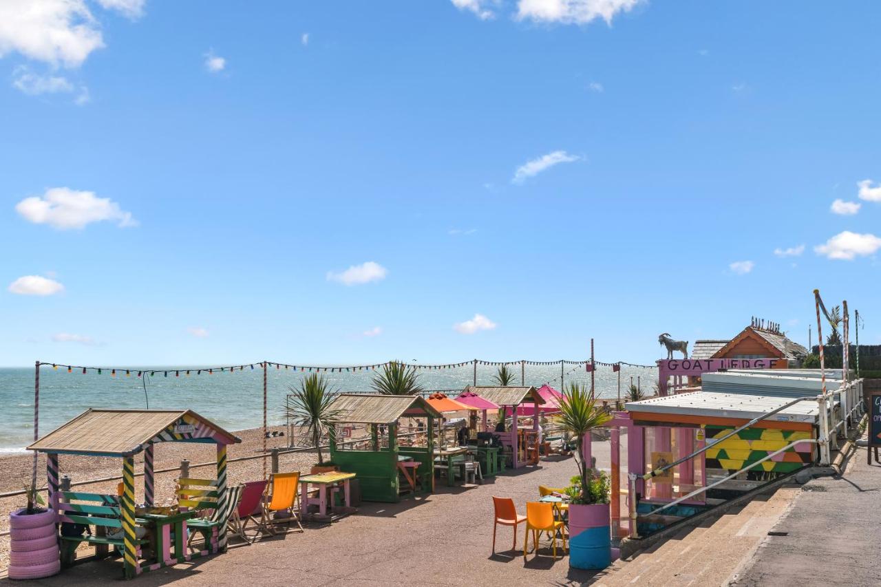Lovely one bedroom apartment near beach, train station, shops and buses - B&B