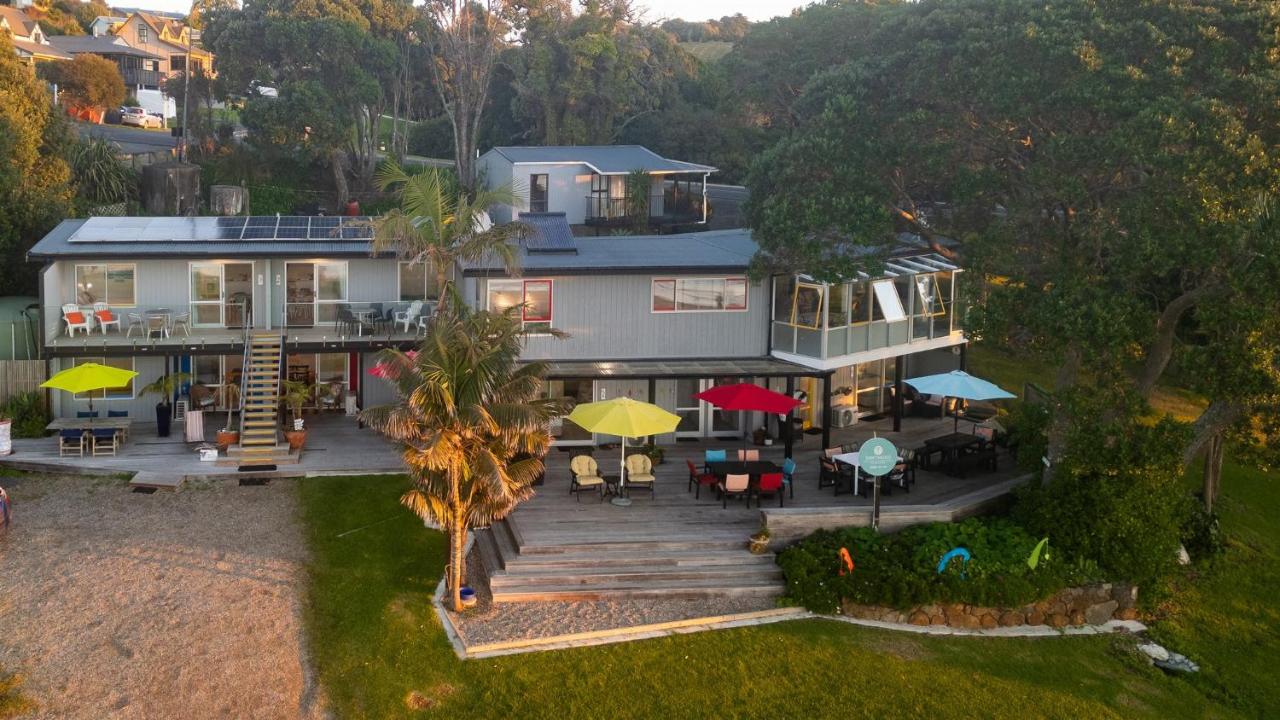 Driftwood Lodge Beachfront, Cable Bay, Northland - B&B Coopers Beach