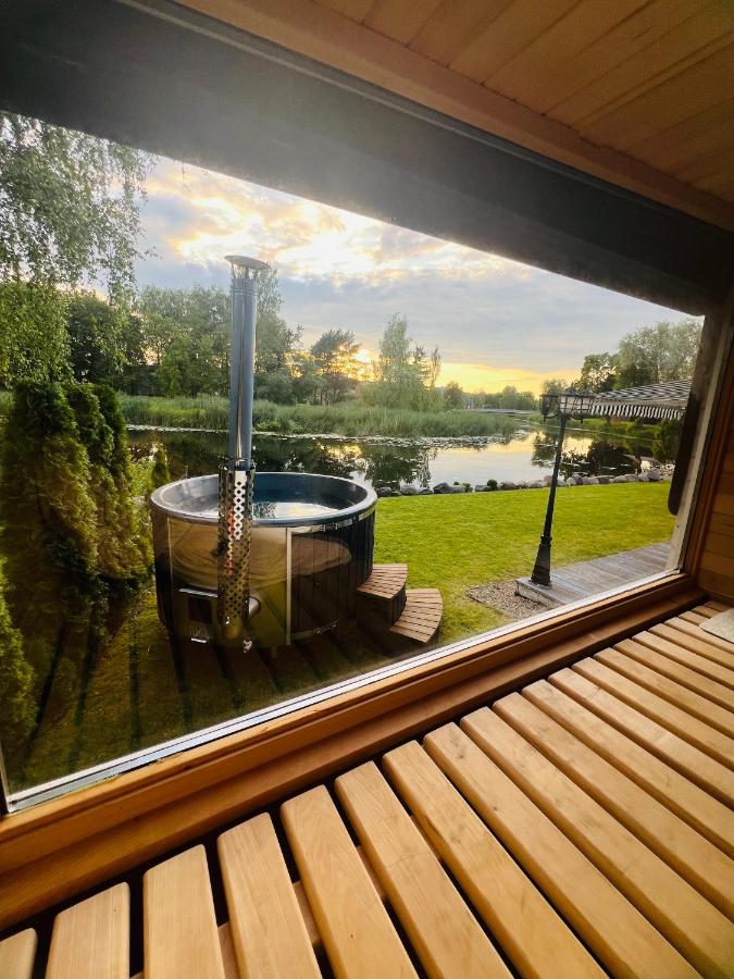 Už Karvelius - Sodyba Biržų mieste - B&B Biržai