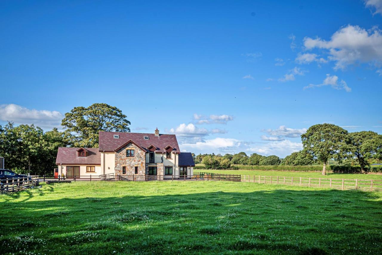 Finest Retreats - Groes Faen Bach Farmhouse - B&B Holywell