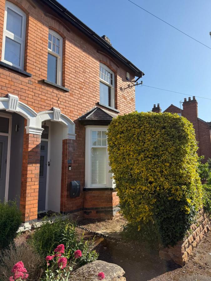 West Bridgford 2 Bed 2 Bathroom Apartment with parking - Chambres d’hôtes Nottingham