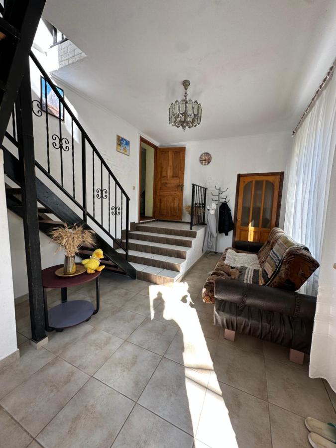 Великий будинок для відпочинку з мангалом - B&B Sanzhiika