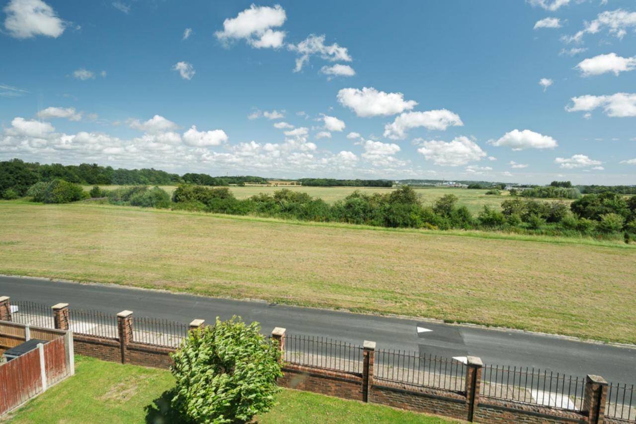Group Stay Sleeps 8 Speke - B&B