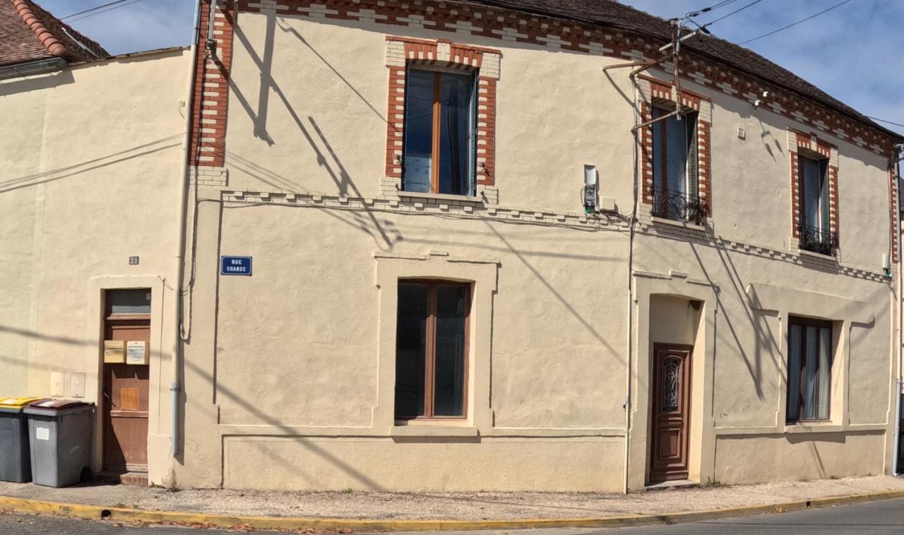 Grand T2 sur Cour - B&B Aufferville
