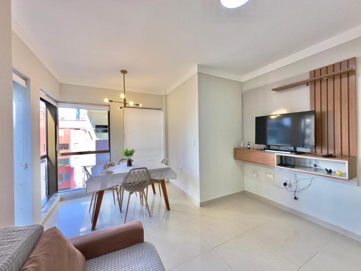 Apartamento no centro, 2 quadras do mar com ar condicionado, vaga de garagem e elevador - B&B Capão da Canoa