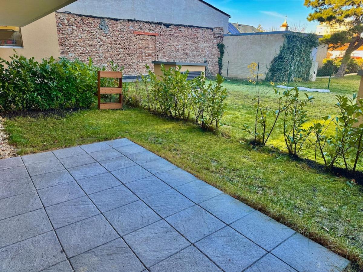 Modern Apartment Garden with 5 Single Beds - Bed and Breakfast Wiener Neudorf