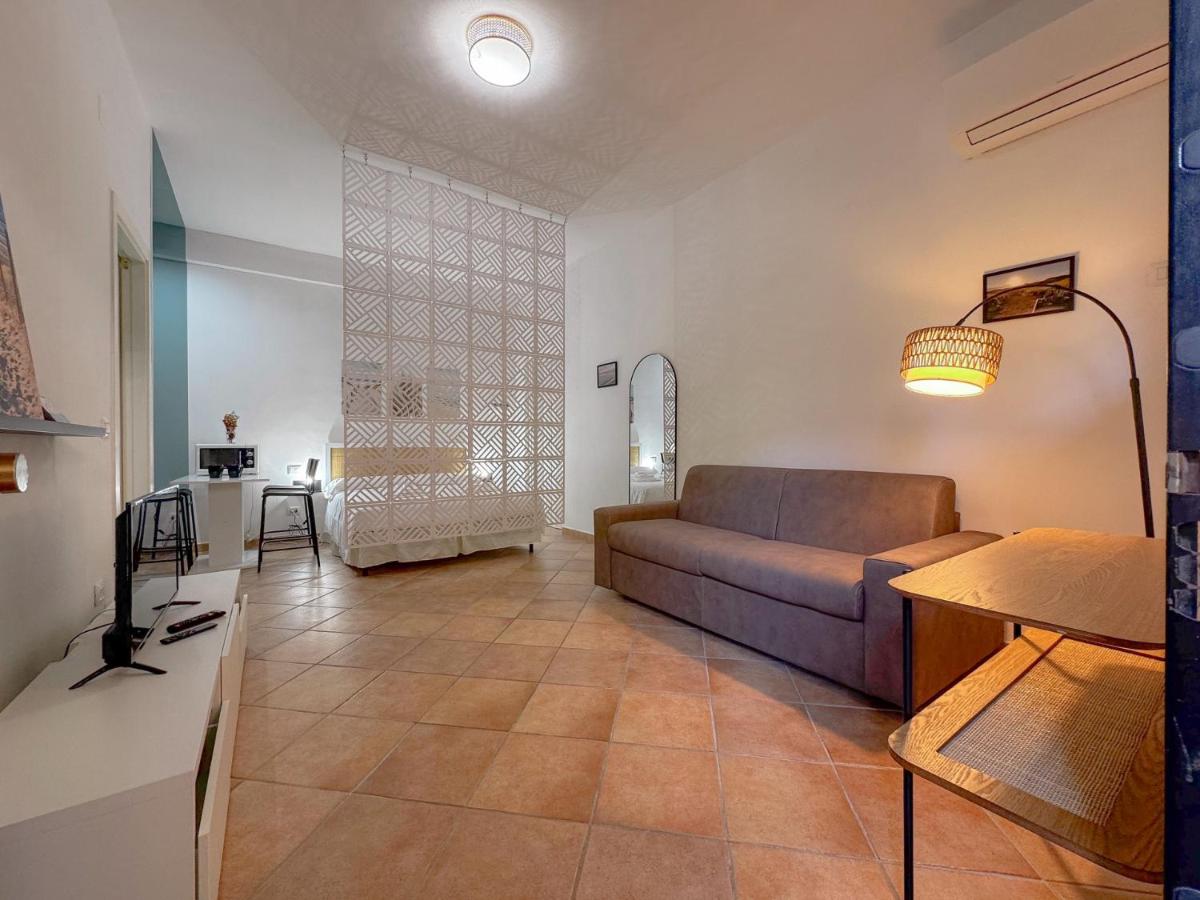 Monolocale moderno e funzionale by Host Hero - B&B San Benedetto del Tronto