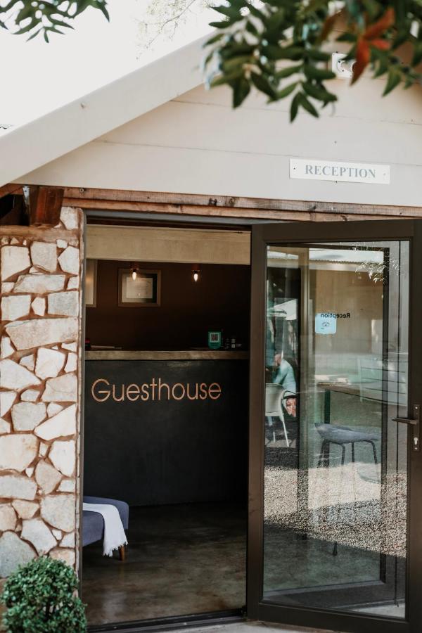 Lighthouse Guesthouse & Cafe - B&B