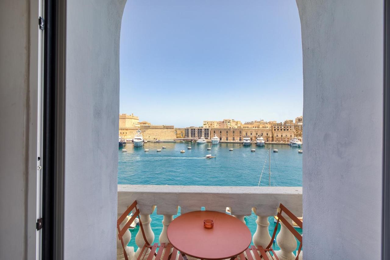 Two-Bedroom Apartment with Balcony and Sea View