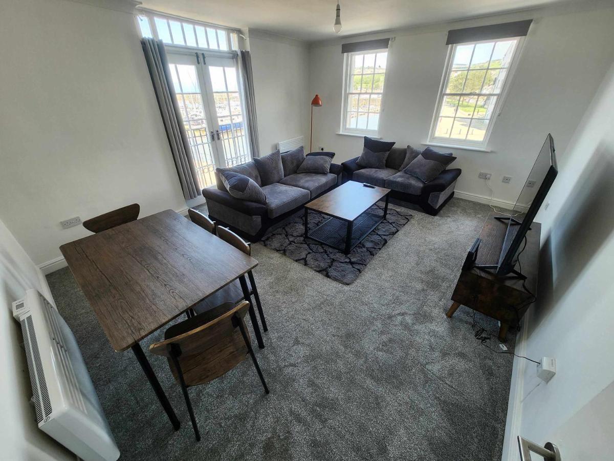 Lovely 2 Bed Harbourside Apartment with Sea Views - Ferienwohnung Whitehaven