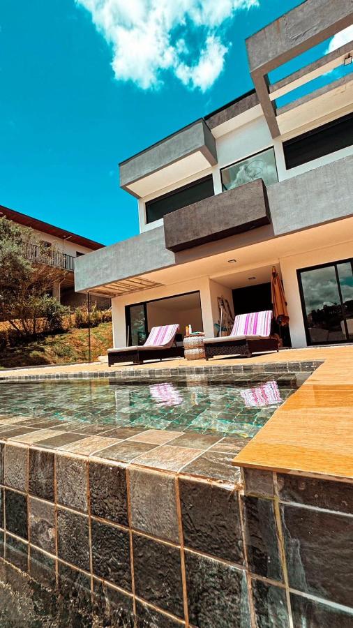 CASA MAGNÍFICA EM CAMPOS DO JORDÃO - Nova - B&B