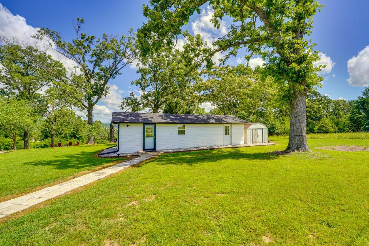Yard w/ Lake View: Home Near Table Rock Lake! - B&B Golden
