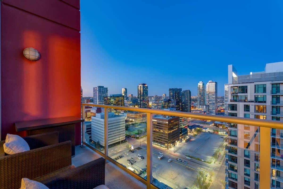 2 Storey Penthouse Panoramic Views Parking Stampede - B&B Calgary
