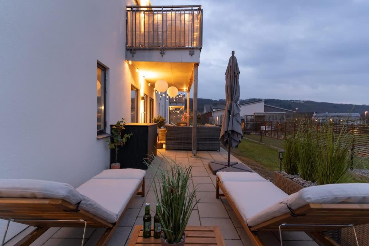 Earthy Ground Floor Home with Patio Sunbeds Greenery - B&B