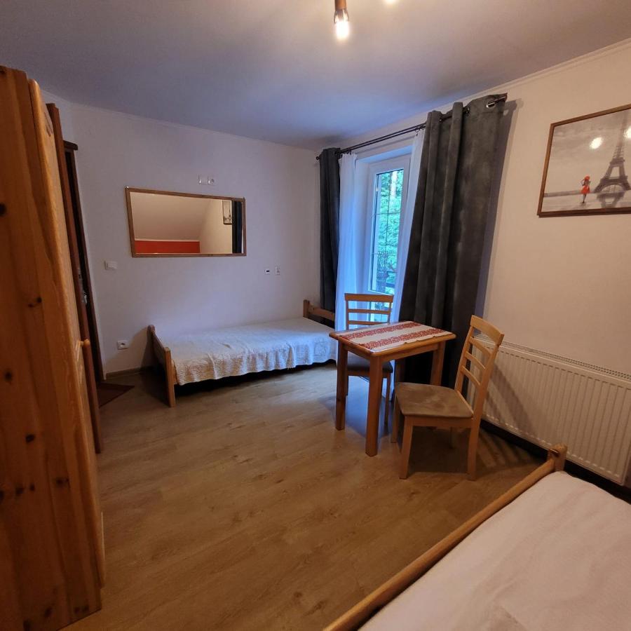Habitación Doble con balcón (2 adultos + 1 niño)