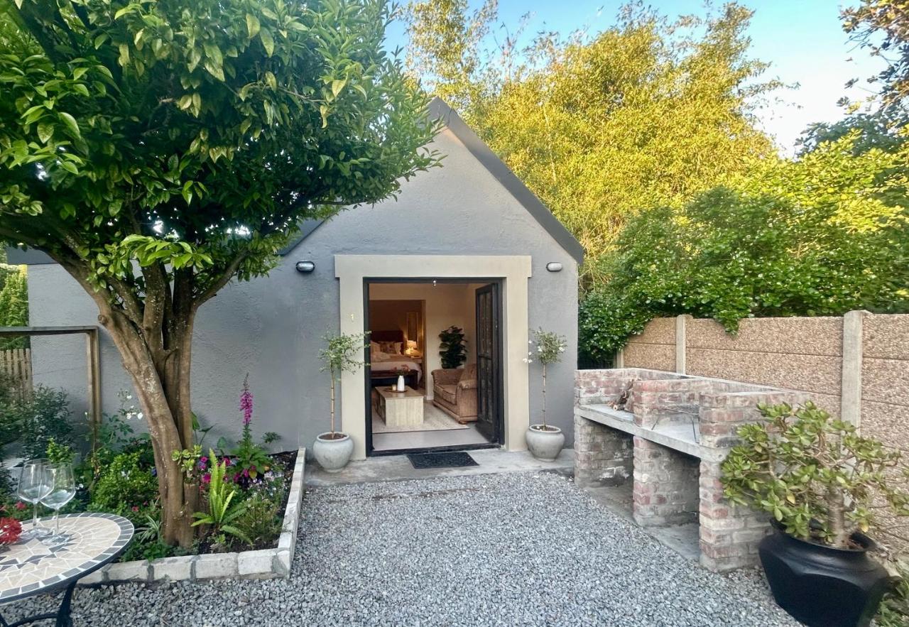 Rosebud Cottages - B&B