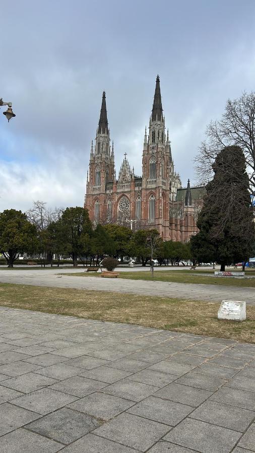 Bellísimo en La Plata a metros de la Catedral de 2 dormitorios - Chambres d’hôtes La Plata