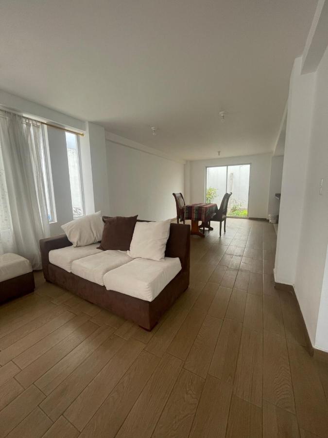 Comfortable 3 bedroom house near the airport Quito and Portal - Ferienwohnung Calderón