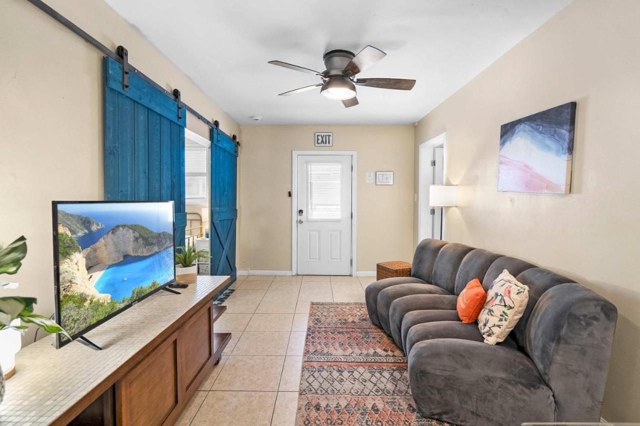 The Peachy Pearl, Private Uptown Apartment, Dog Friendly - Chambres d'hôtes Saint Augustine
