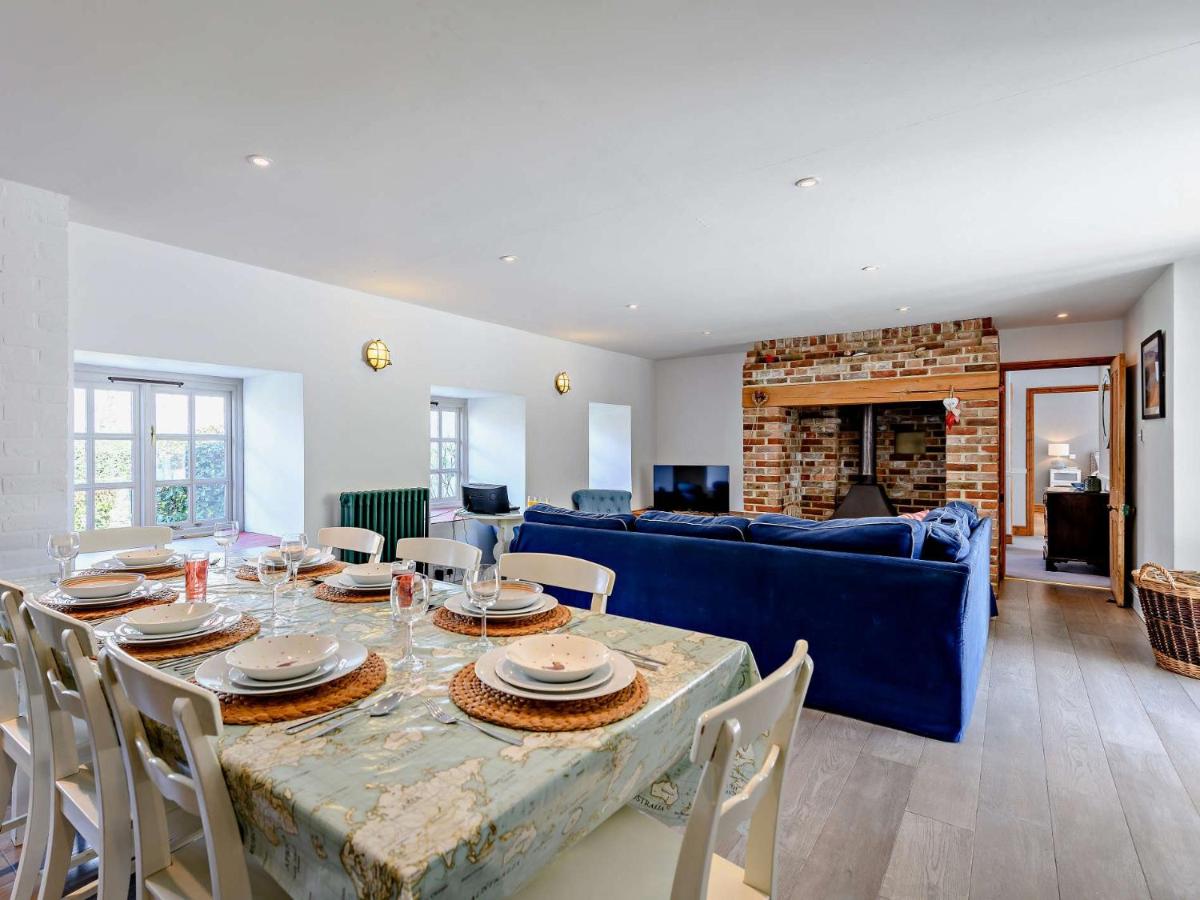 4 Bed in Lulworth Cove DC176 - B&B