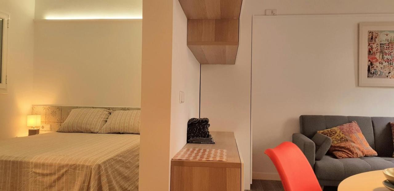 Sant Antoni 4 · Downtown Barcelona. Modern - Bed and Breakfast Barcelona