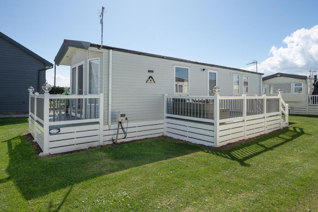 Seaview Holiday Park - Reception End - B&B