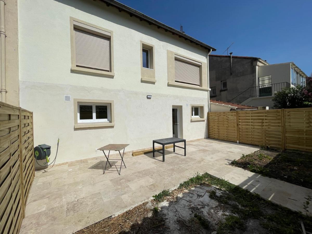 Maison 4 chambres pour 7 personnes max, terrasse, jardin, entièrement rénovée, clim réversible, WiFi, parking, cuisine équipée, à 5 min d'Avignon Intra-Muros en Tramway - Chambres d'hôtes Avignon