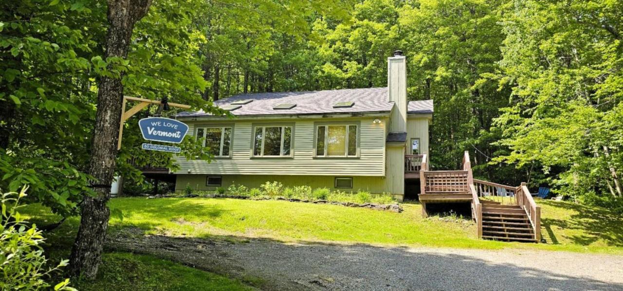 Wine Moose w Hot tub Fireplace Sauna 9min to Mt Snow - B&B