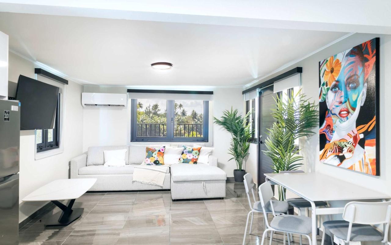 AQUA Villas Del Mar PH 9 - 2 BR Beachside Gem with Sublime Ocean Views - Bed and Breakfast Dorado