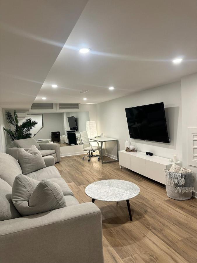 Ultimate Cozy Corner - B&B Ottawa