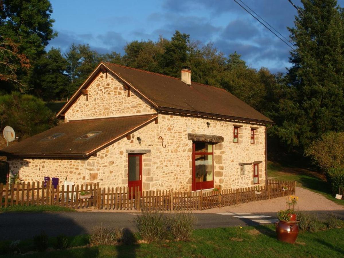 Gîte familial avec pêche, cascade, animaux et activités variées, proche de Vichy et Le PAL - FR-1-489-122 - B&B
