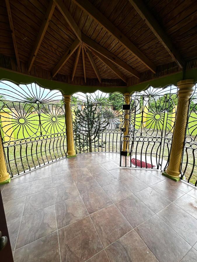 Peaceful Tropical 2-Bedroom Villa - B&B