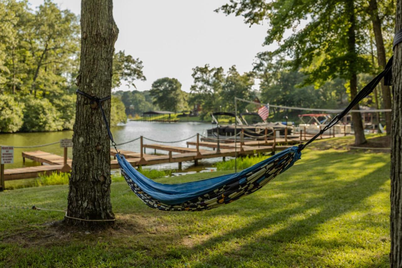 Hot Springs Lakeside Retreat With Swimming Area - B&B Hot Springs