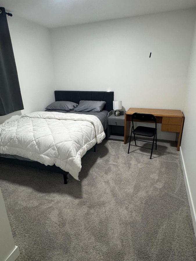 The Nesting Cove - B&B Airdrie