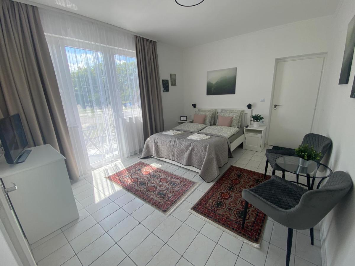 Lillybeth Lakeside - Bed and Breakfast Keszthely
