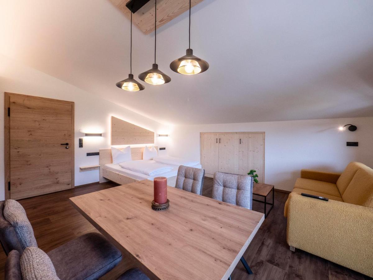Apartment with Mountain View
