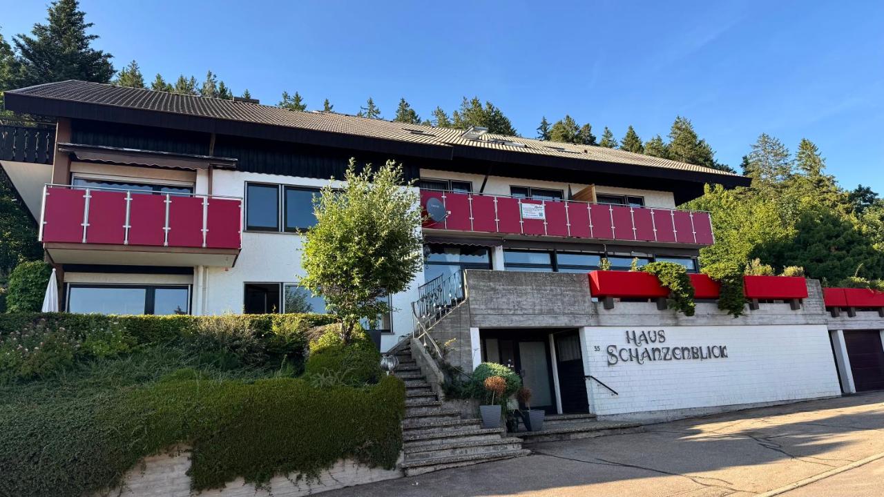 Haus Schanzenblick Gästezimmer 6 mit Bad und Terrasse - Bed and Breakfast Schonach
