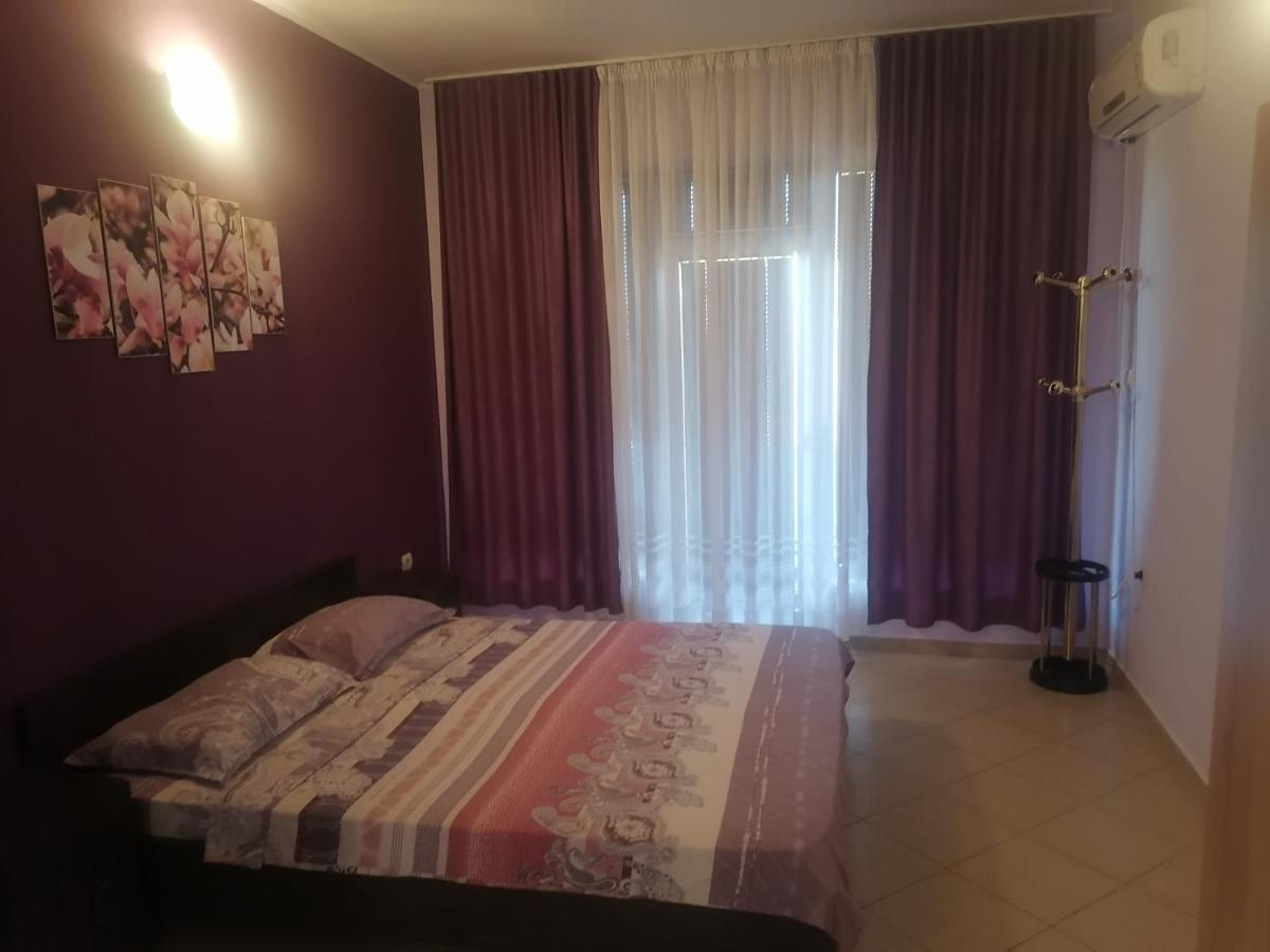 Deluxe Studio
