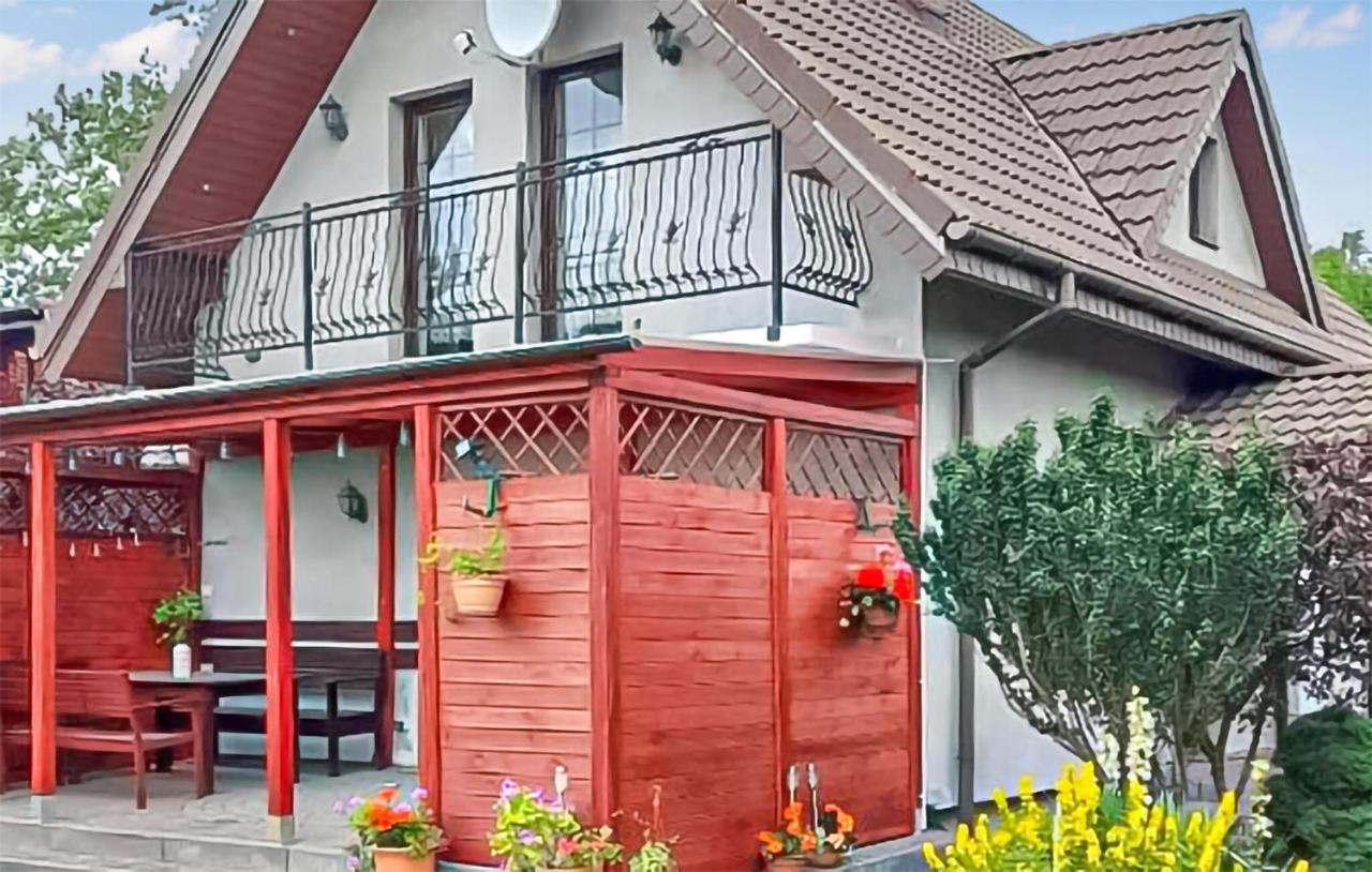 3 Bedroom Gorgeous Home In Jezierzany