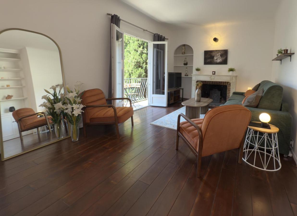 Le Peyrou - Elegant One-Bedroom Apartment for up to 4 Guests - Free Parking - Air Conditioning - Prime City Center Location - B&B Montpellier