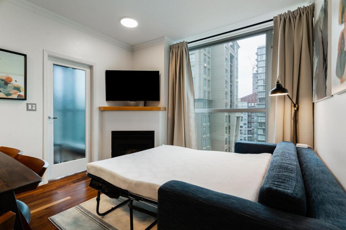 Mountain View Condo with Free Parking and Sleeps 6 Guests - B&B Vancouver